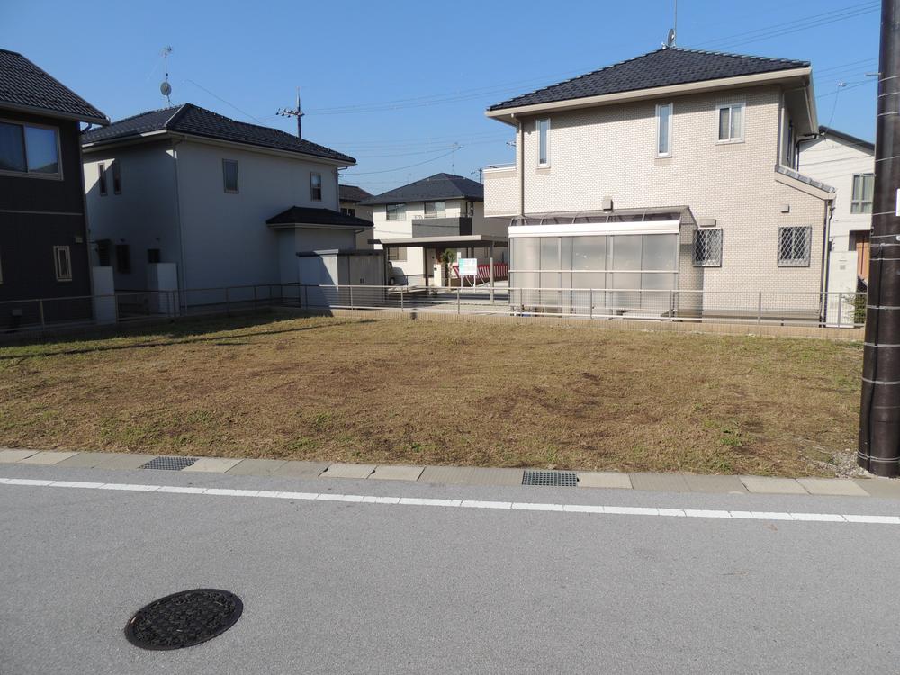 Local land photo. Q-6 No. land