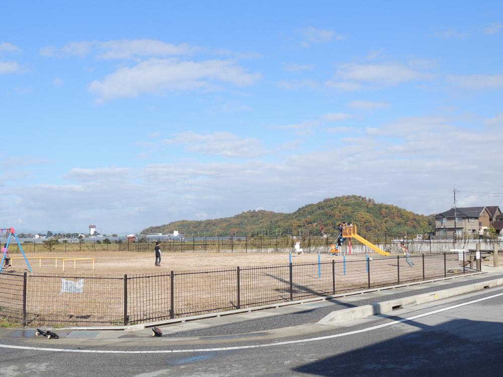 Other local. Large park equipped