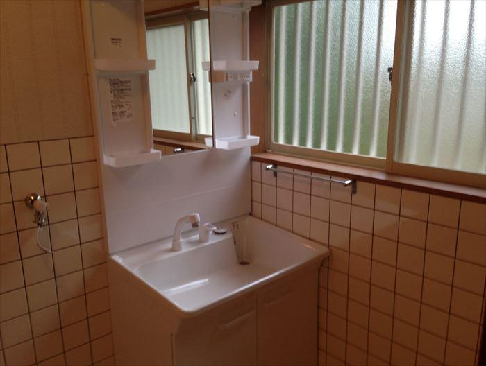 Wash basin, toilet. Washbasin new