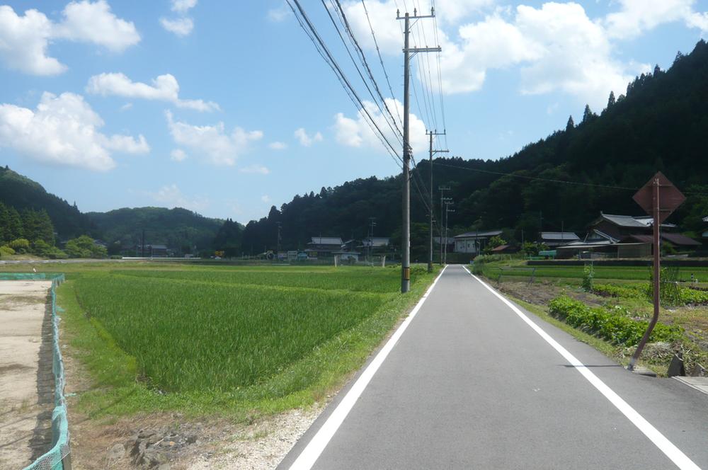 Local photos, including front road. Local (July 2013) Shooting