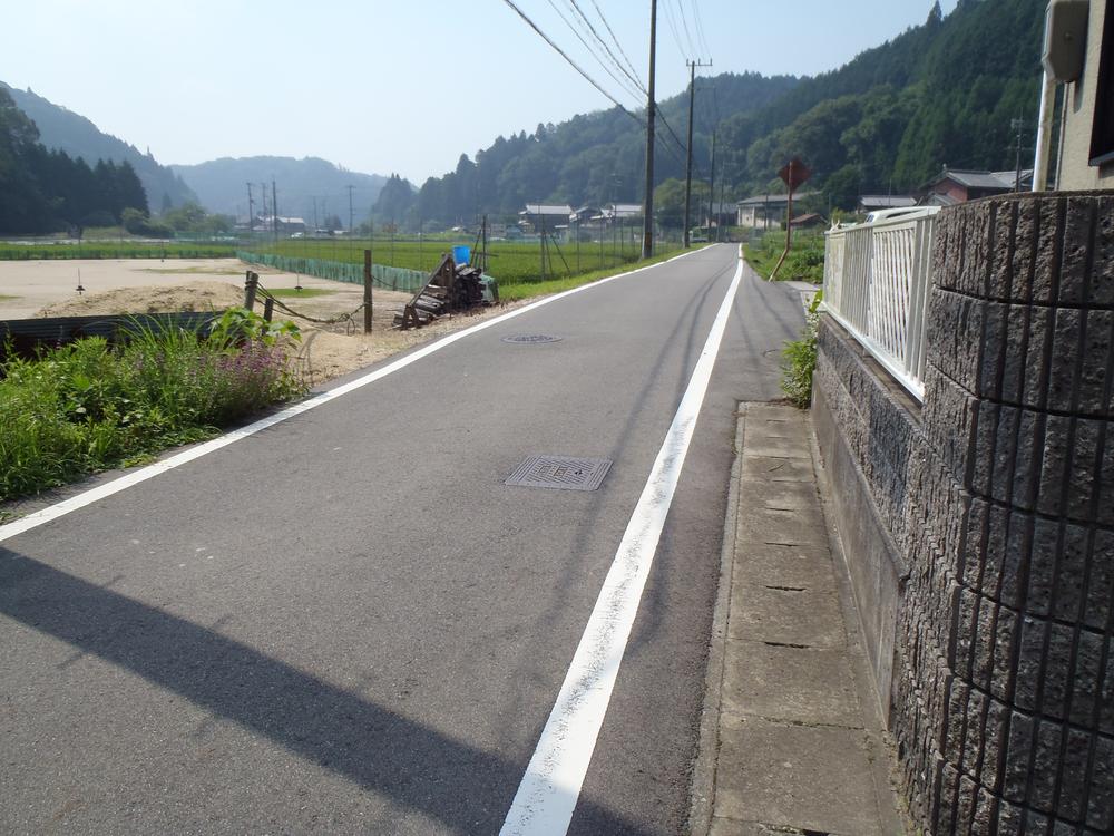 Local photos, including front road. Local (July 2013) Shooting