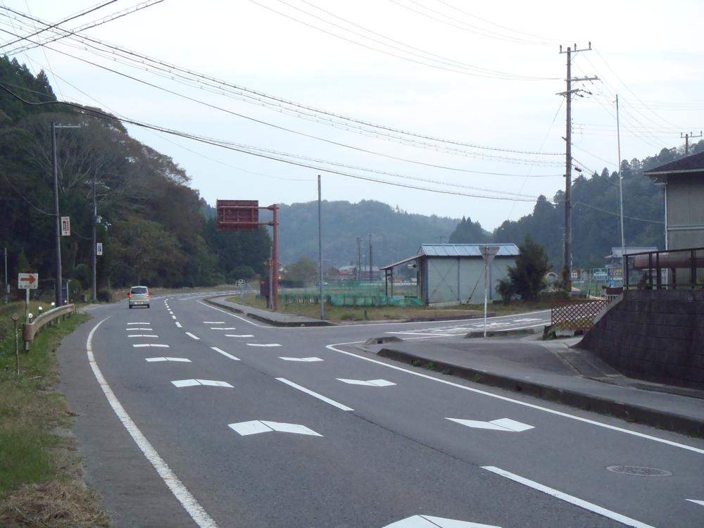 Local photos, including front road. Local (10 May 2013) Shooting