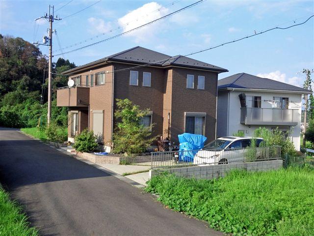 Local photos, including front road. Day good