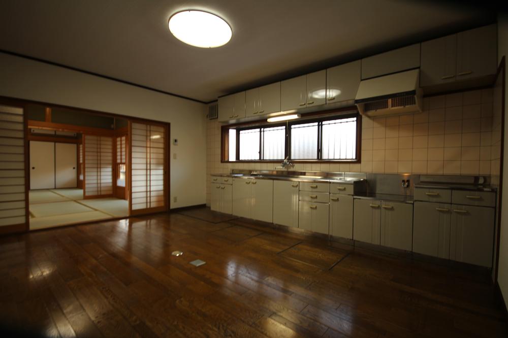 Kitchen. Local (11 May 2013) Shooting