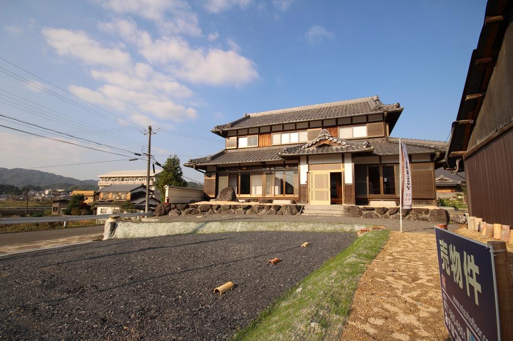 Local appearance photo. Indoor (11 May 2013) Shooting