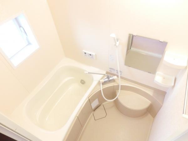 Bathroom. Clean cleaned. 