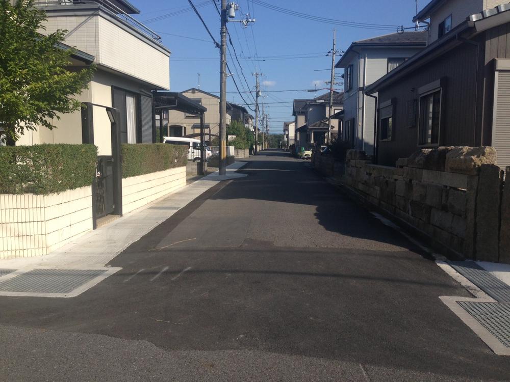 Other local. Frontal road