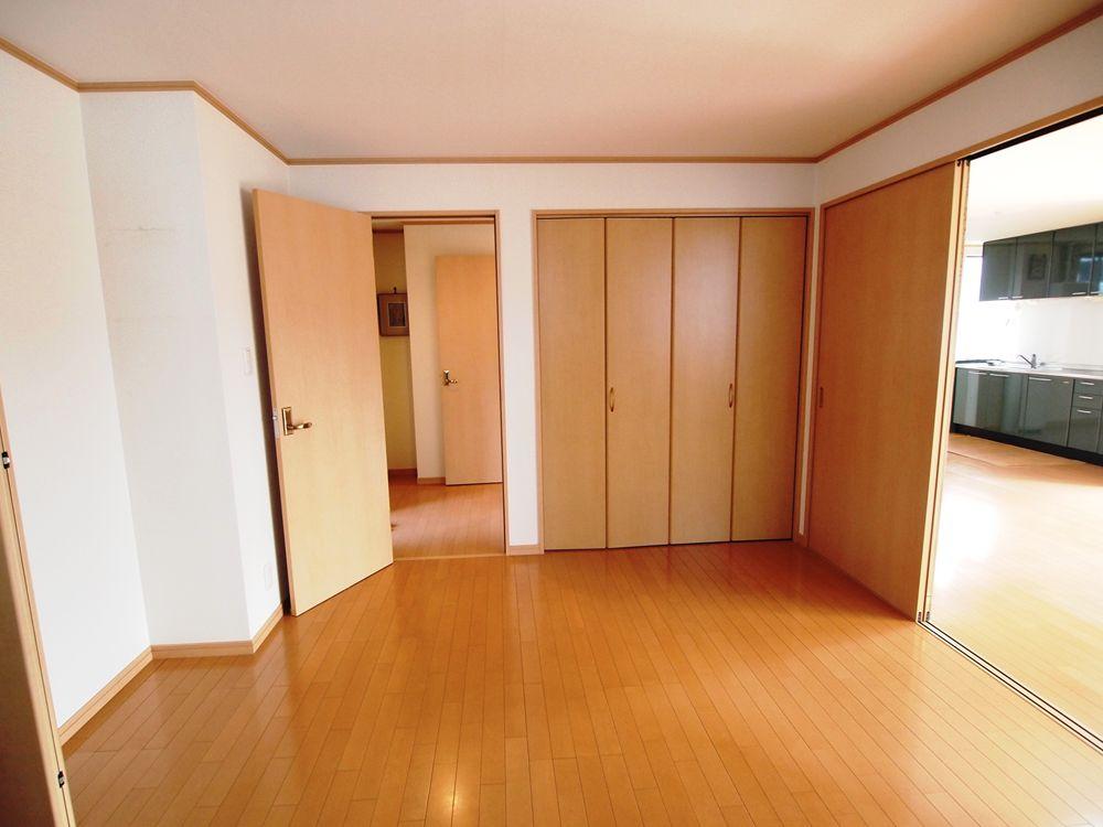 Non-living room. Indoor (September 2013) Shooting