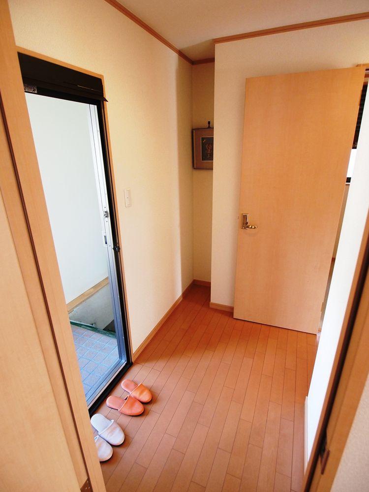 Entrance. Local (September 2013) Shooting