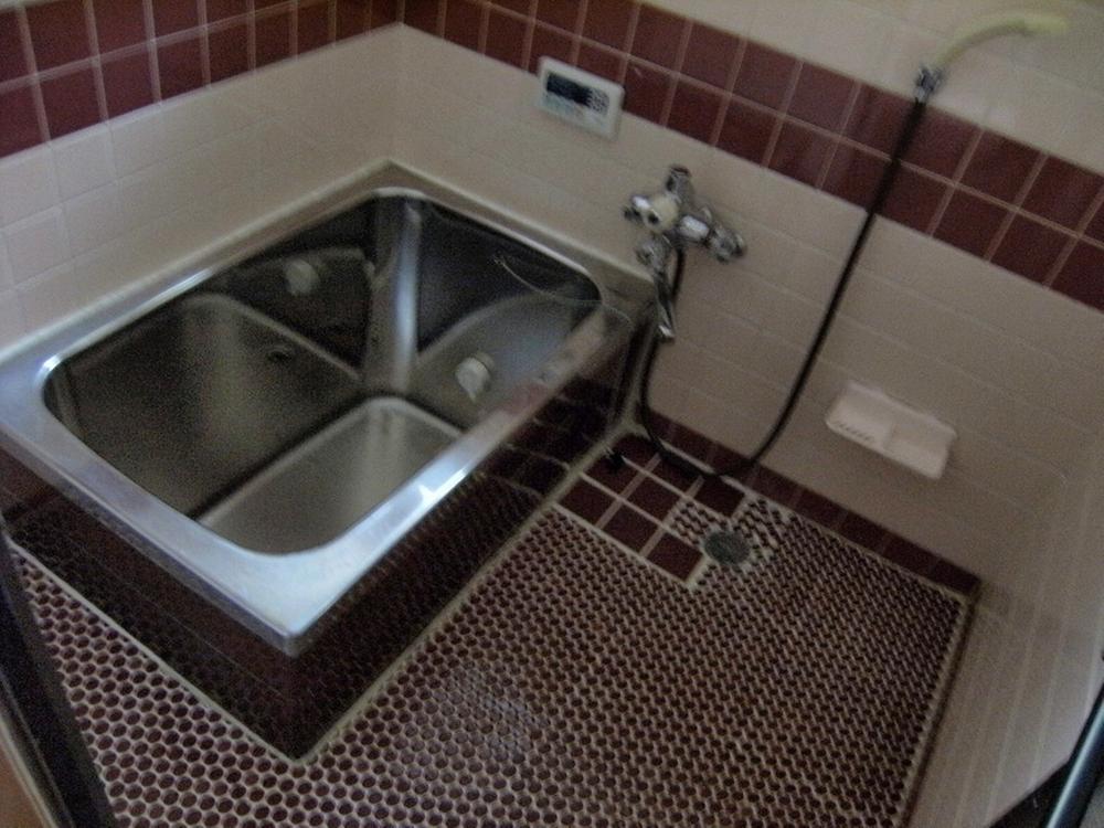 Bathroom. Indoor (July 2012) shooting