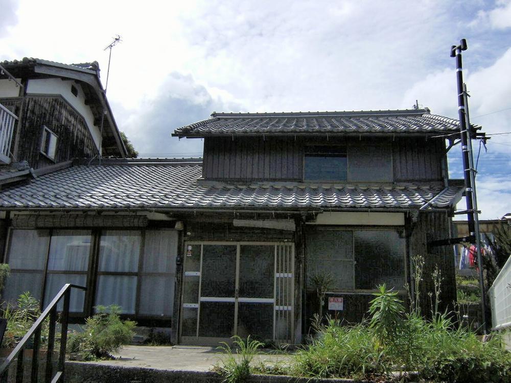 Local appearance photo. Local (July 2012) shooting