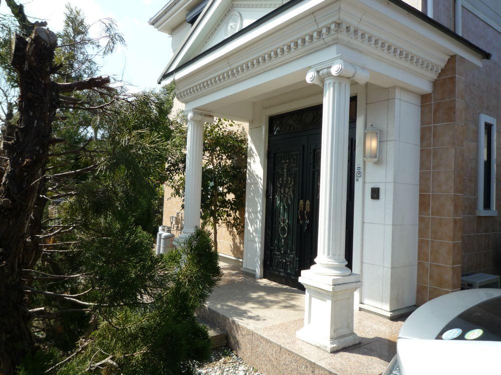 Local appearance photo. Probably stylish entrance? Local (01 May 2012) shooting