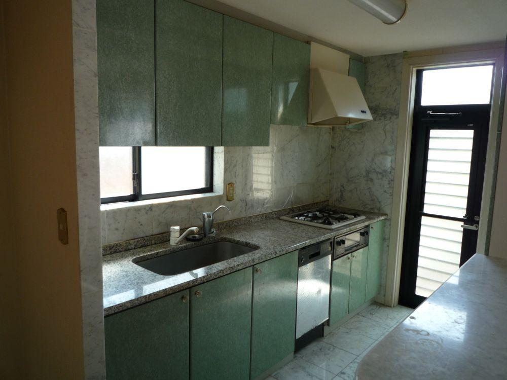 Kitchen. Wife! Dishes how in such a cute kitchen?