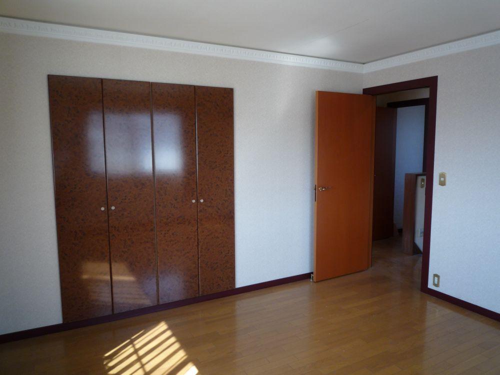 Non-living room. 2F Western-style, It is cool shade of the closet!