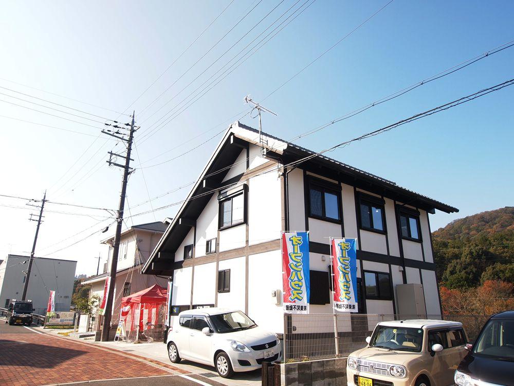 Local photos, including front road. Local (11 May 2013) Shooting