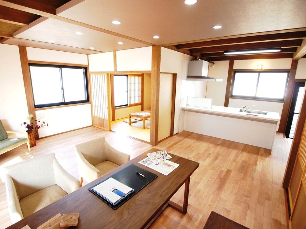 Living. Indoor (11 May 2013) Shooting In the living center to the water around and the Japanese-style room Family ties is followed permanently