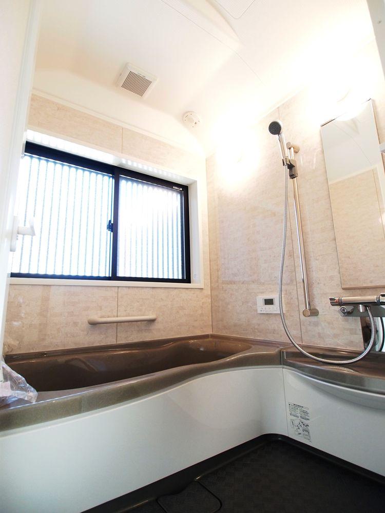 Bathroom. Indoor (11 May 2013) Shooting