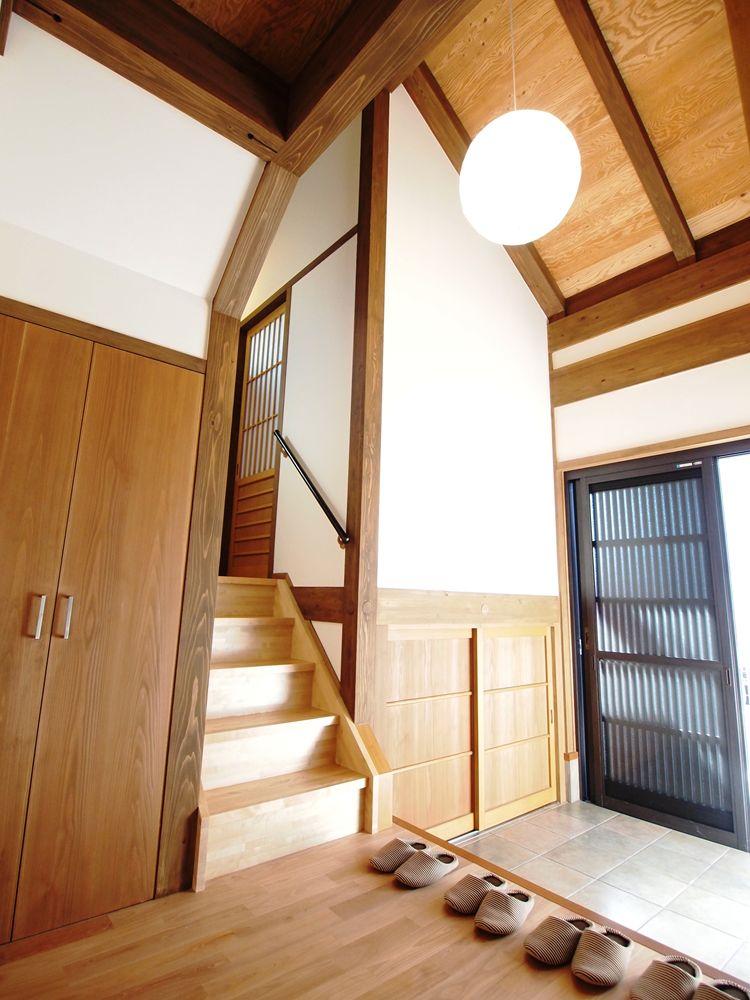 Entrance. Local (11 May 2013) Shooting