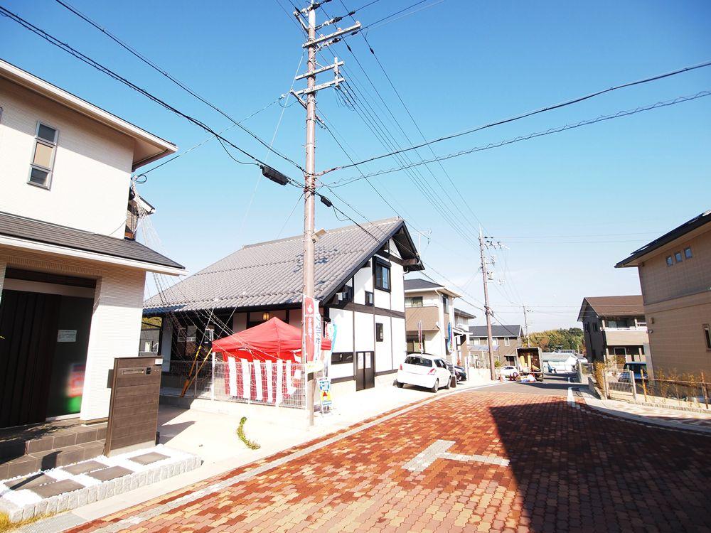 Sale already cityscape photo. The entire road interlocking