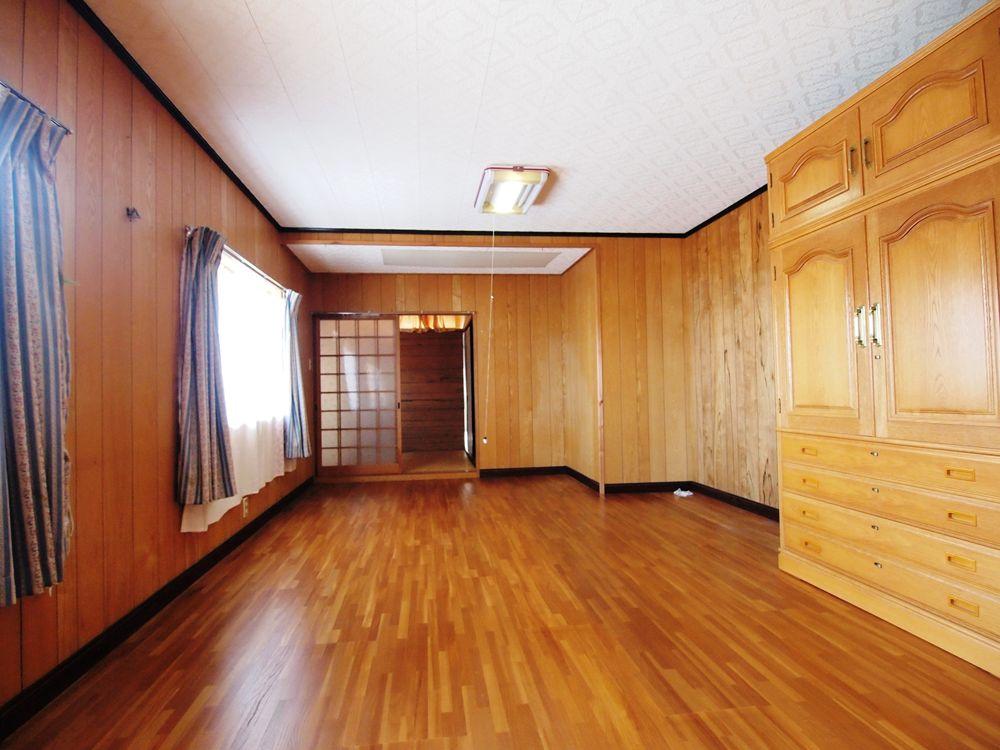 Non-living room. Indoor (February 2013) Shooting