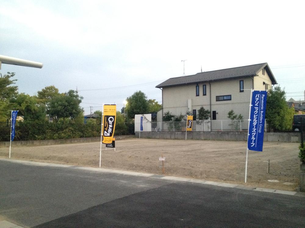 Local photos, including front road. Local (12 May 2013) Shooting