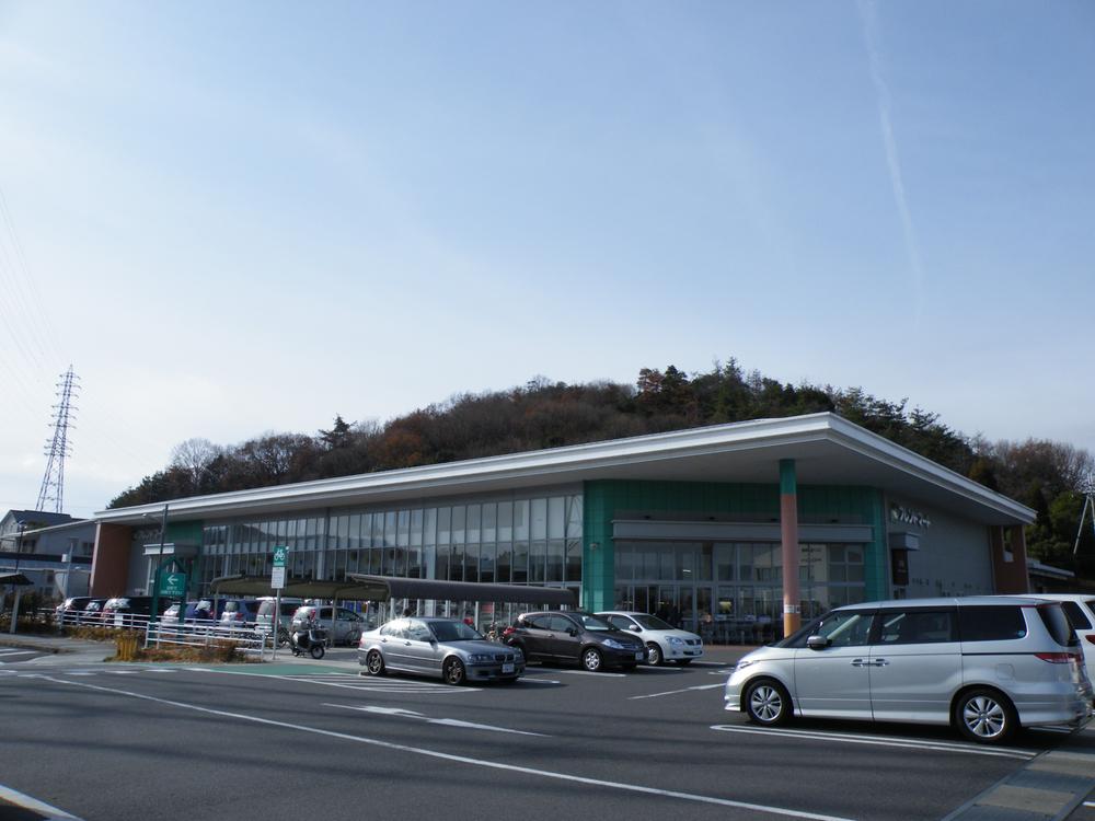 Supermarket. 3500m to Friend Mart Aoyama