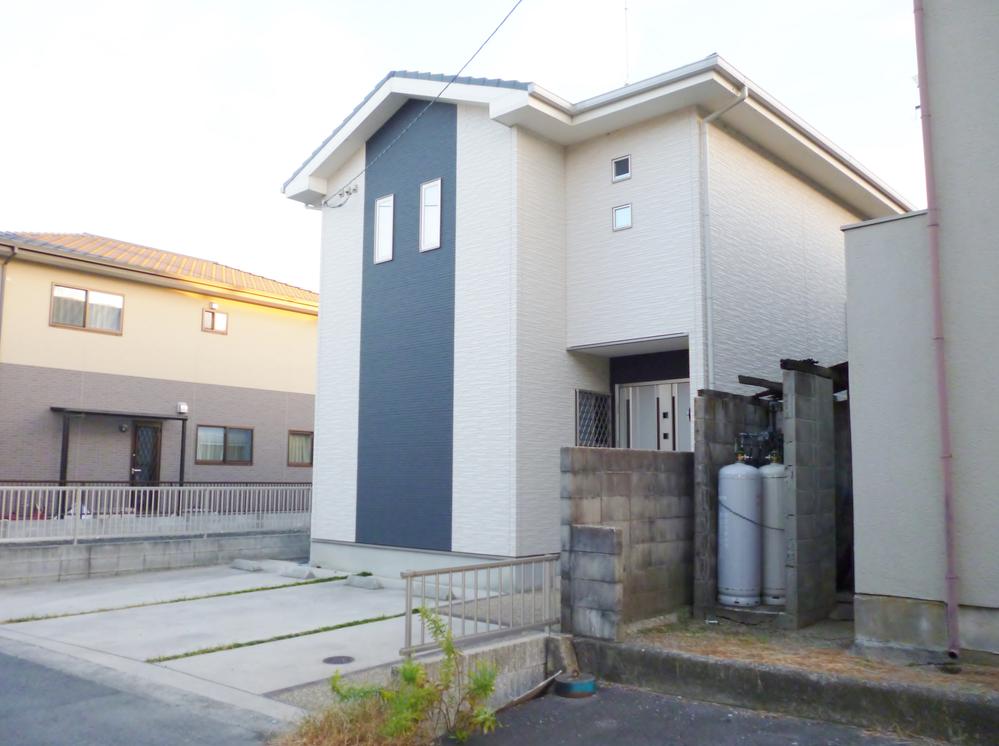 Local appearance photo. Local (10 May 2013) Shooting