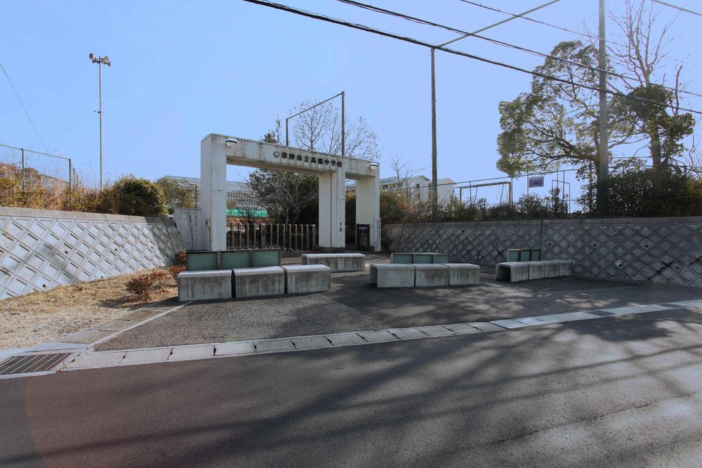 Junior high school. 1046m to Kusatsu Municipal Takaho junior high school