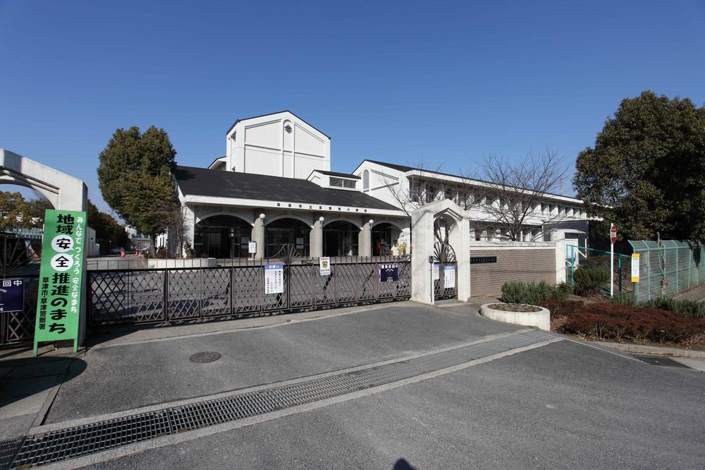 Primary school. Kusatsu Tatsushi Tsunan to elementary school 1520m