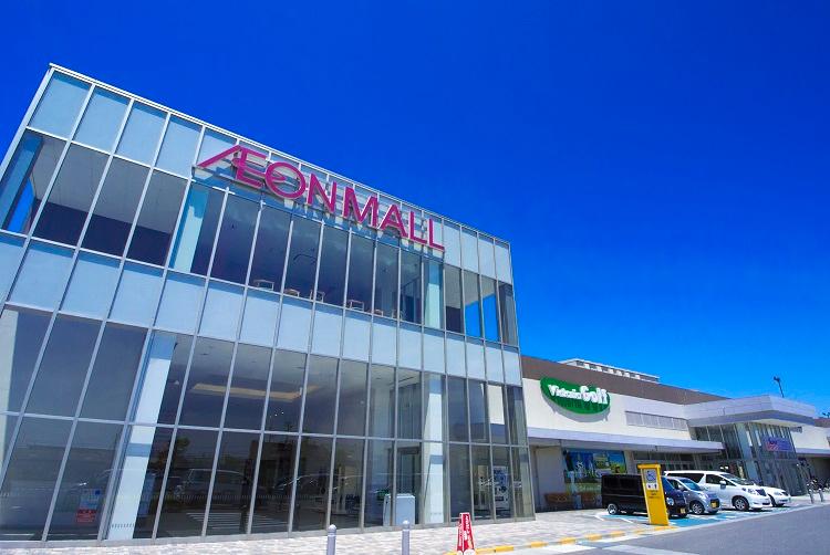 Shopping centre. 760m to Aeon Mall Kusatsu