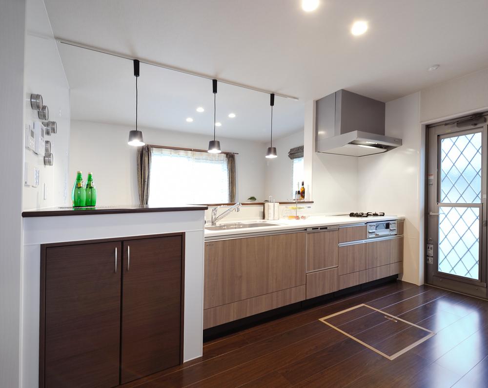 Kitchen. Indoor (11 May 2013) Shooting