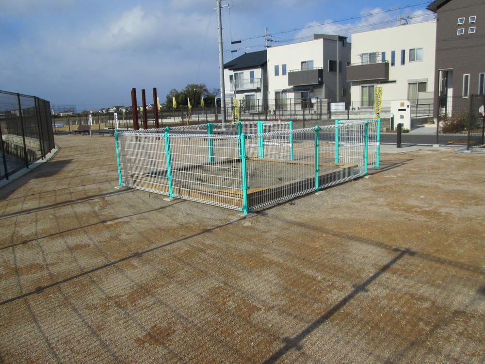 Other local. Front of is the park. Also play with confidence children ☆