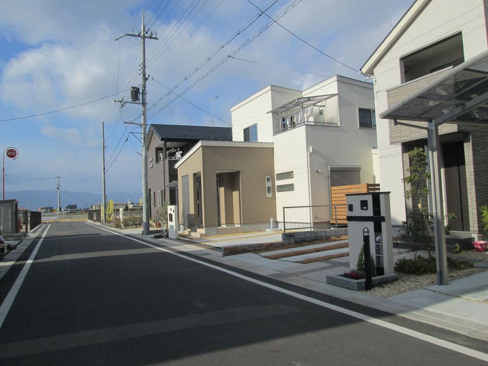 Local photos, including front road. It is beautiful streets of spacious a 6m road unity ☆