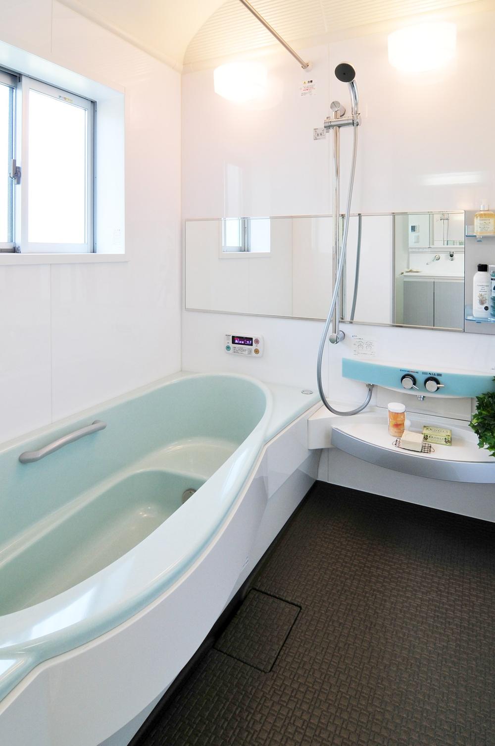 Building plan example (introspection photo). Turn slowly with small children in the bath and spacious