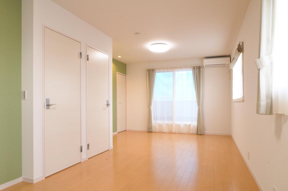 Building plan example (introspection photo). Can you spacious and use it in a future partition possible room