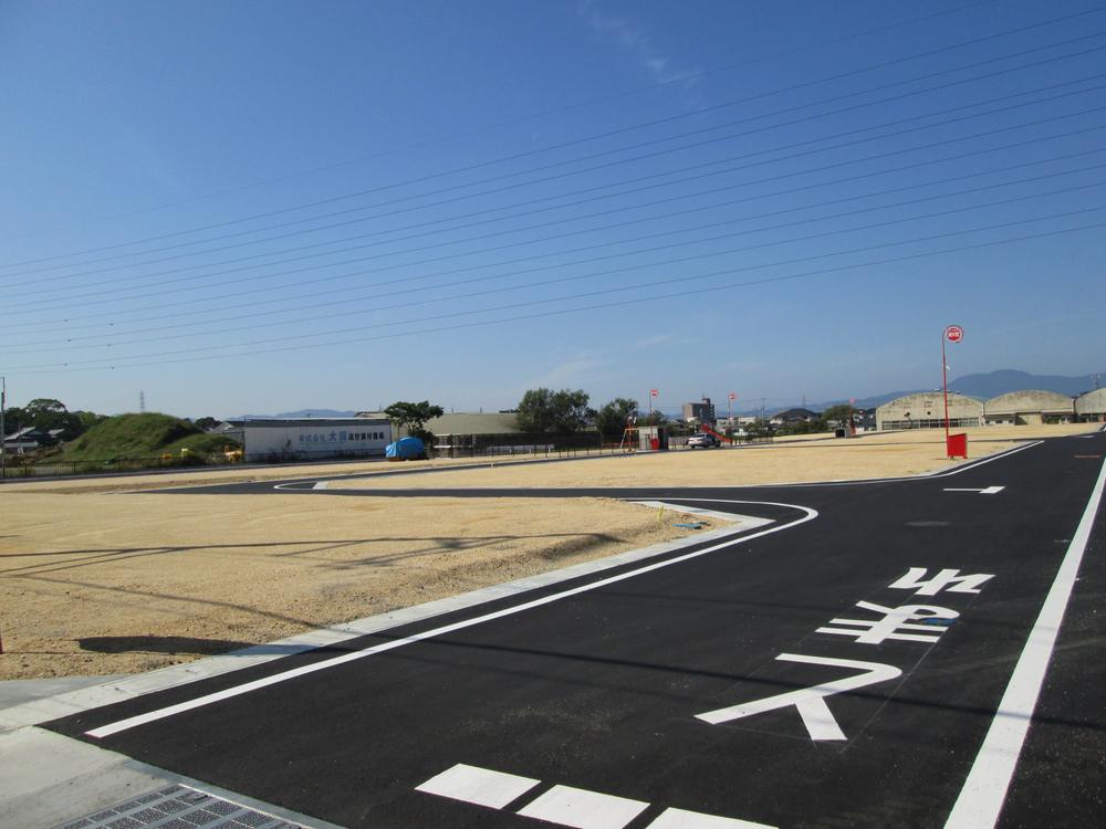 Local photos, including front road. Local (10 May 2013) Shooting