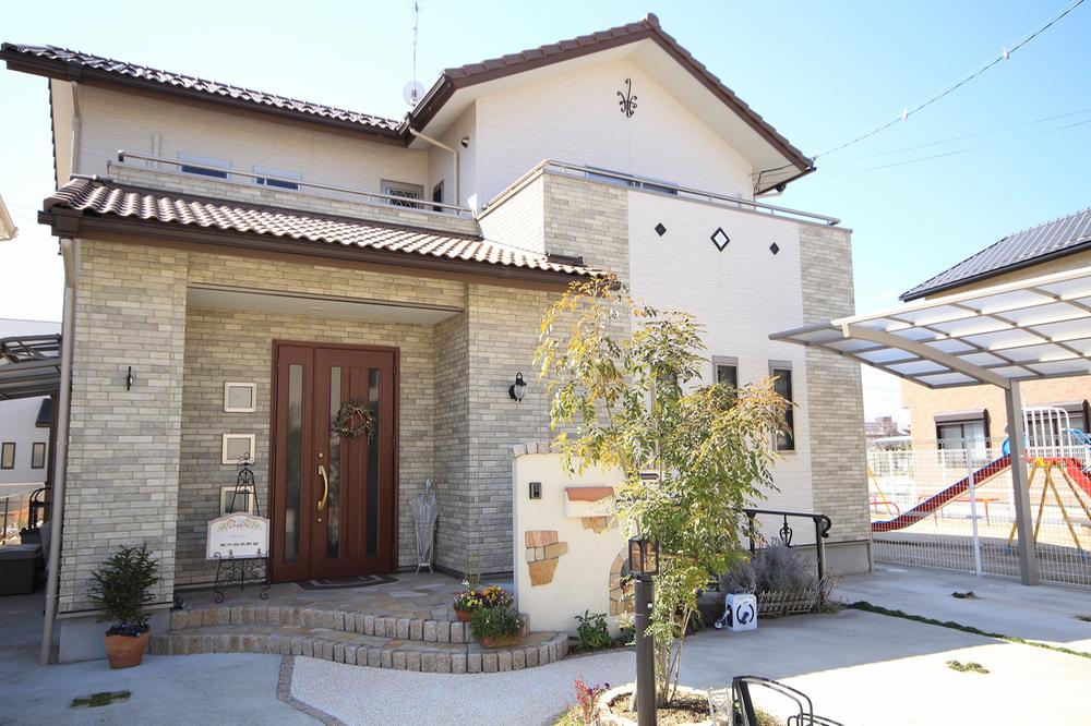 Building plan example (exterior photos). It is our example of construction.