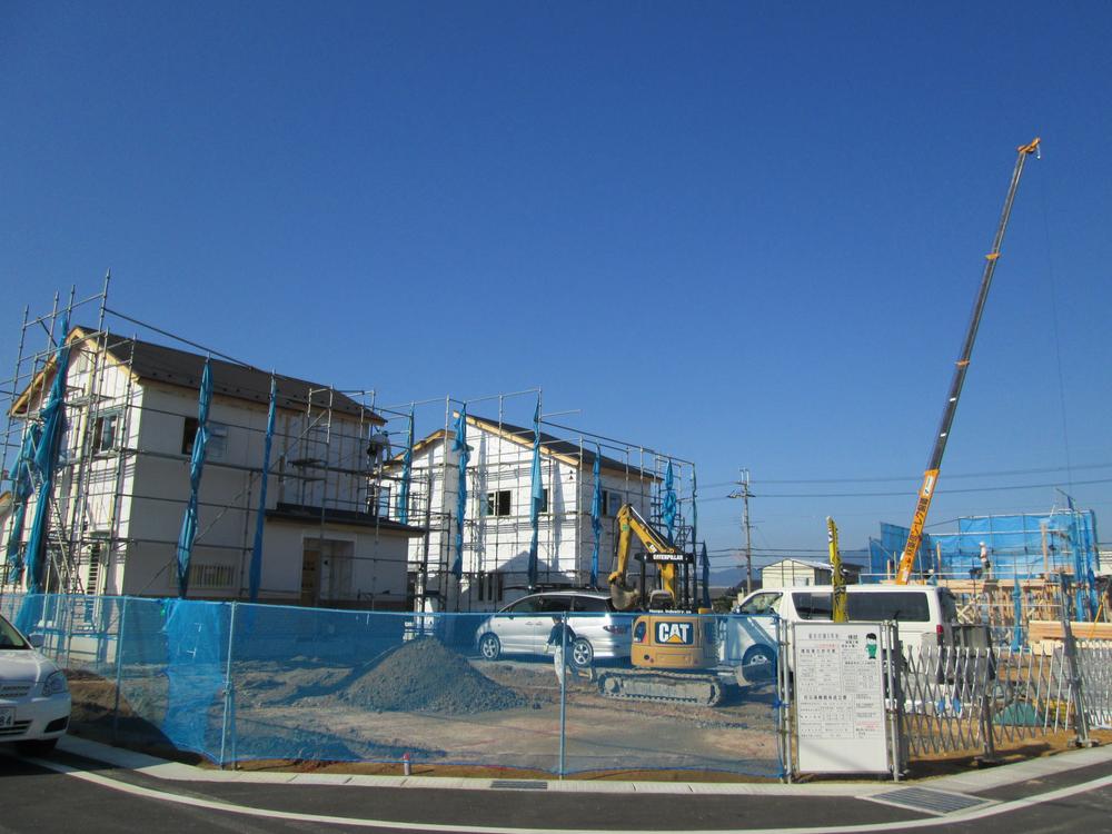 Local photos, including front road. Local (10 May 2013) Shooting