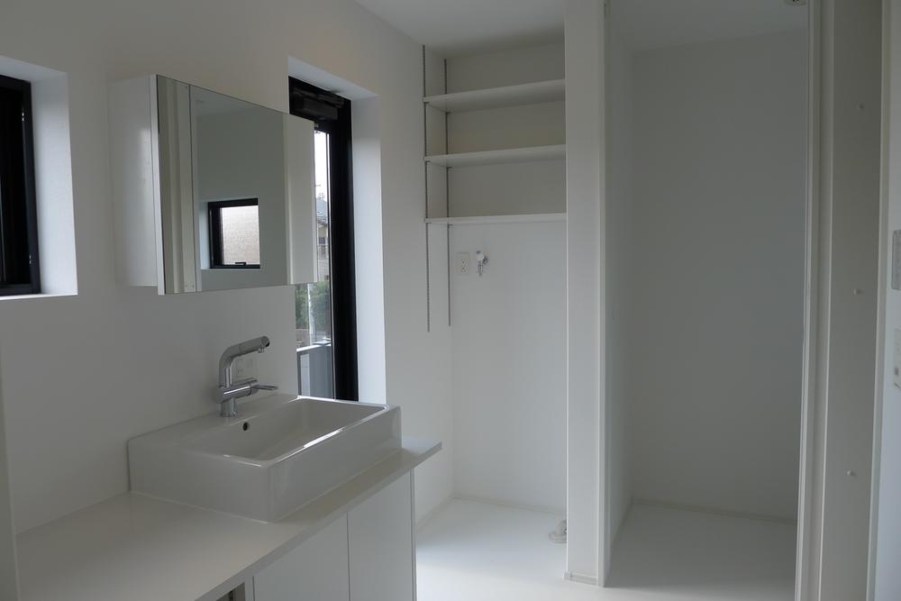 Wash basin, toilet. Indoor (10 May 2013) Shooting