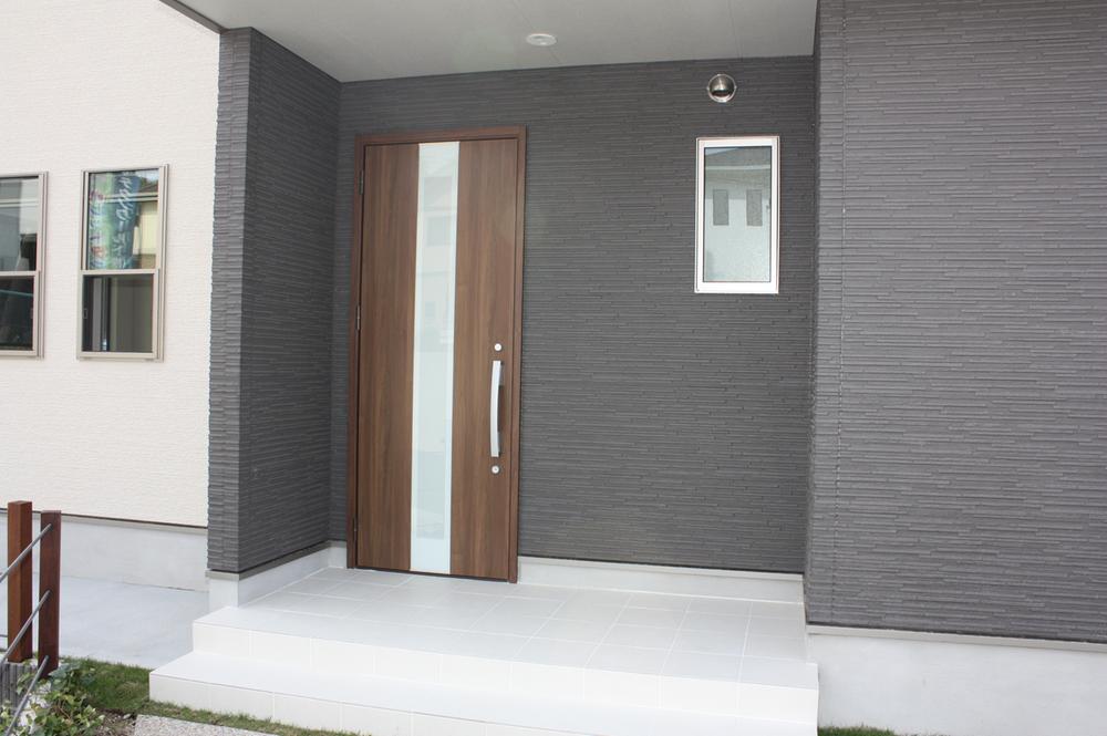 Entrance. Local (September 2013) Shooting