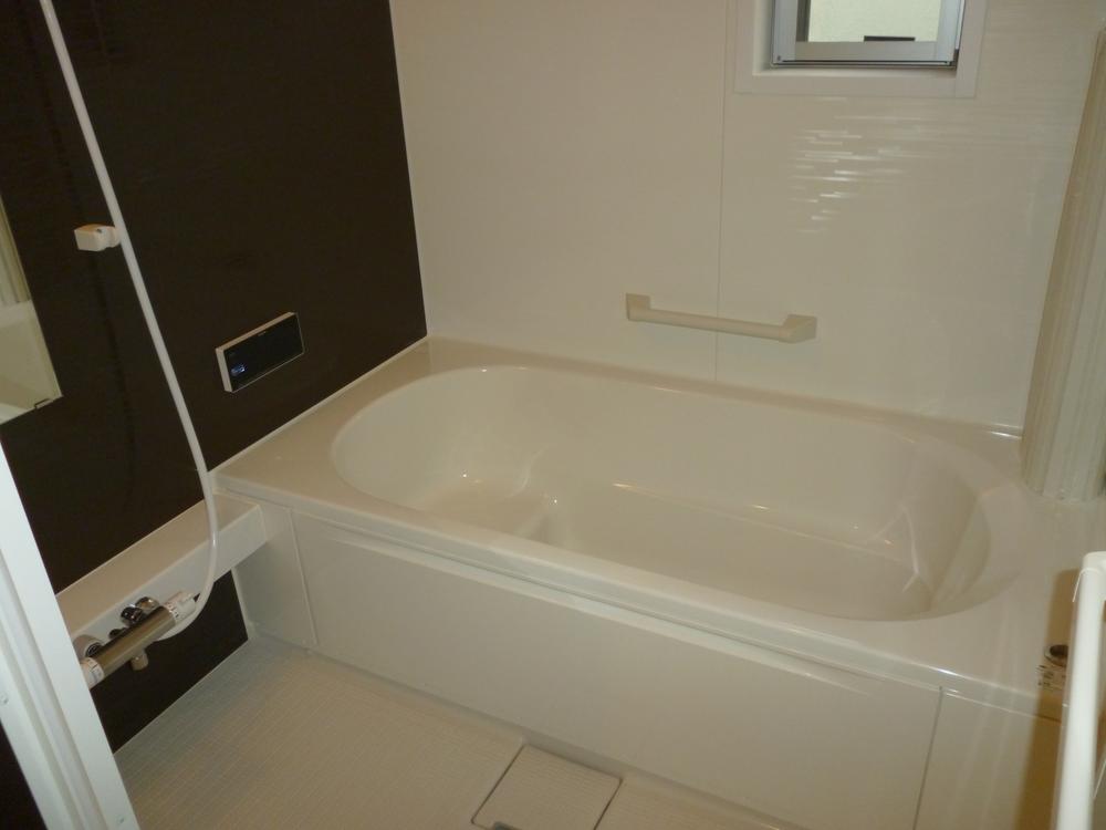 Bathroom. It is a window with a bathroom Wind omission may be Clean Easy