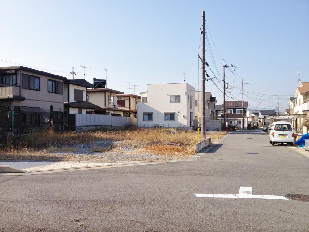 Local photos, including front road. Local (12 May 2013) Shooting