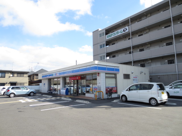 Convenience store. 432m until Lawson Kusatsu Minamigasa East Third Street store (convenience store)