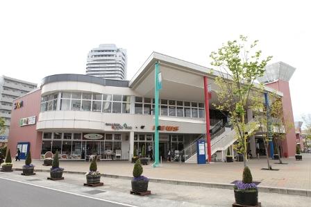 Shopping centre. 530m to A Square