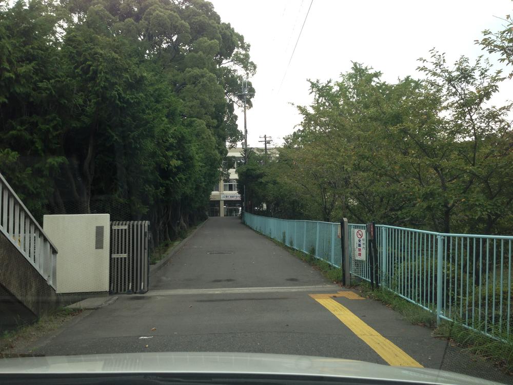 Primary school. Shizu to elementary school 2200m