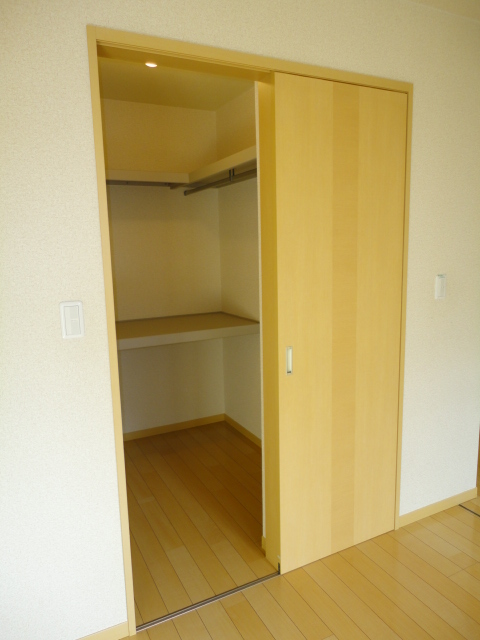 Receipt. Housed spacious with walk-in closet