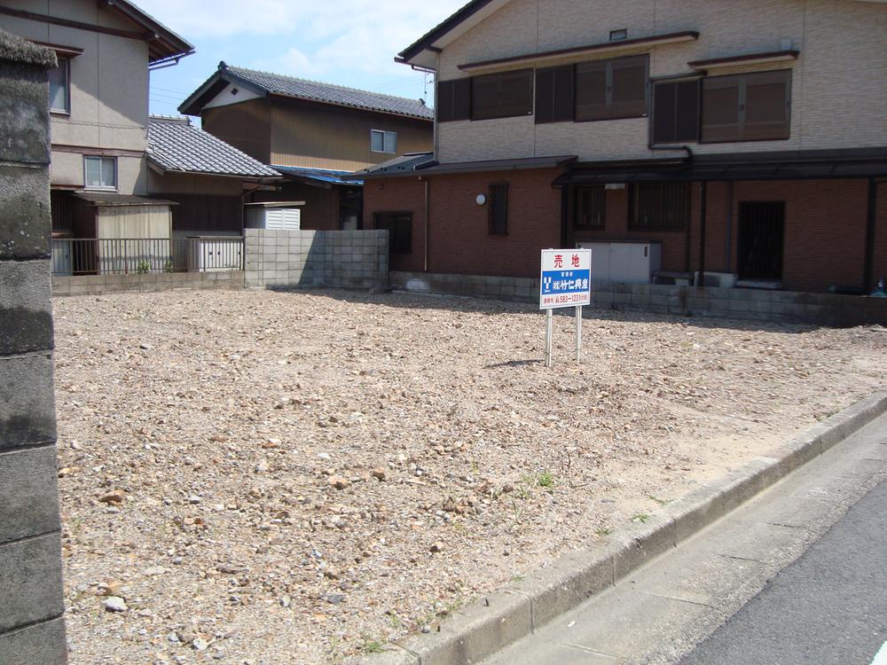 Local photos, including front road. Local (10 May 2013) Shooting