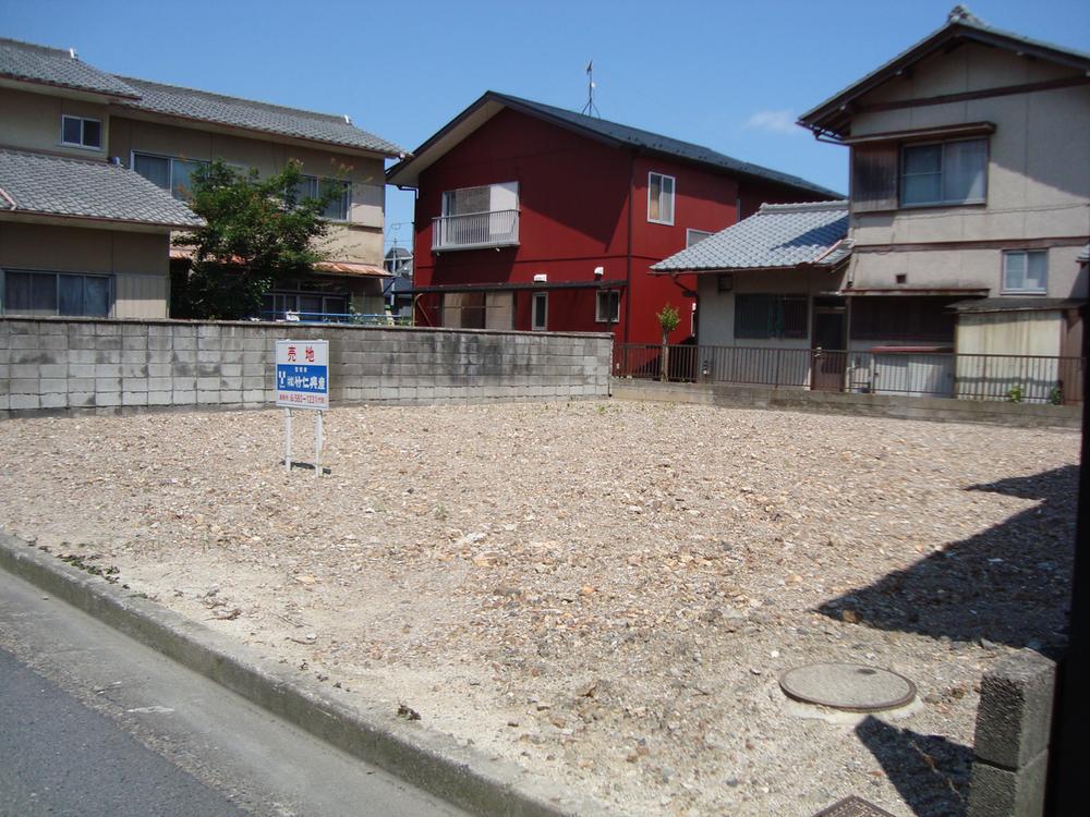 Local photos, including front road. Local (10 May 2013) Shooting