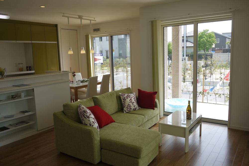 Living. Open living next to the terrace!