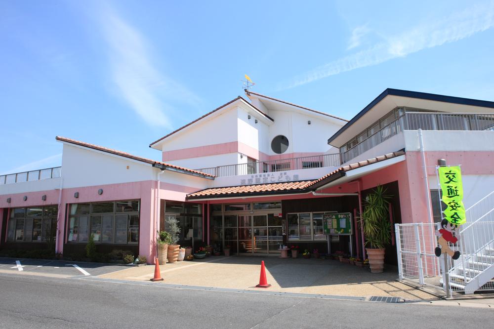 kindergarten ・ Nursery. Hayano canary 700m to children Garden